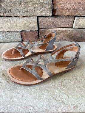 Gentle Souls  Upon A Star sz 8 taupe grey leather sandals